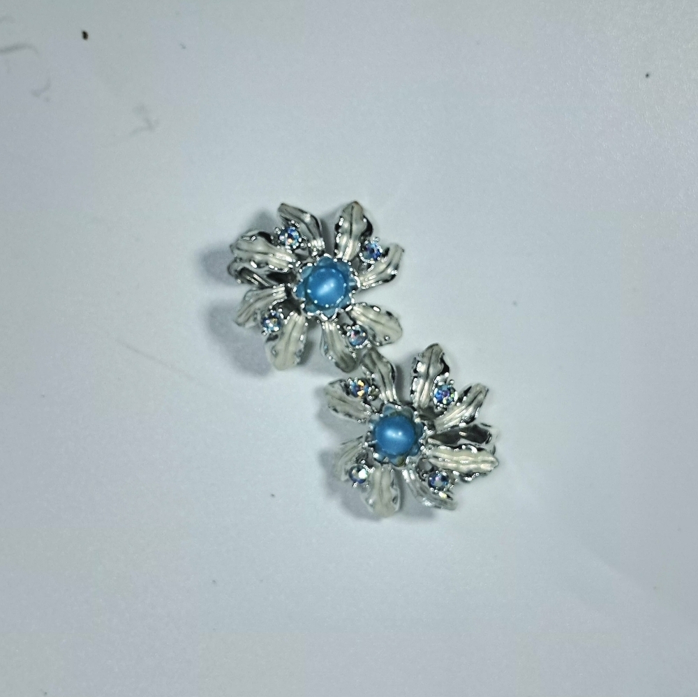 Vintage Silver Tone Rhinestone Clip On Earrings - Picture 2 of 3